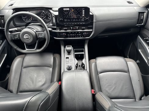 Used 2024 Nissan Pathfinder SL AWD/4WD image 28