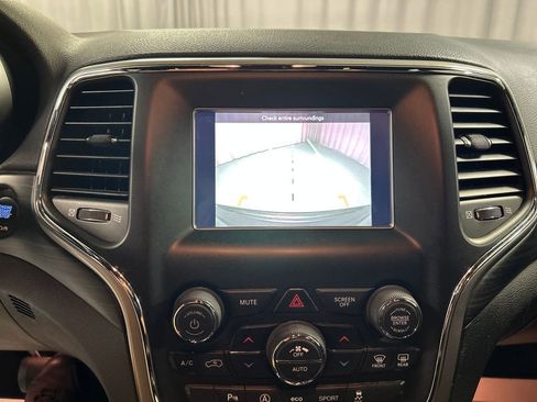 Used 2021 Jeep Grand Cherokee Laredo image 18