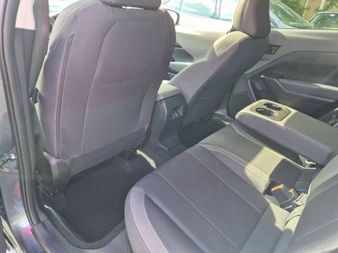 Used 2025 Subaru Crosstrek 2.5i Premium AWD/4WD image 25