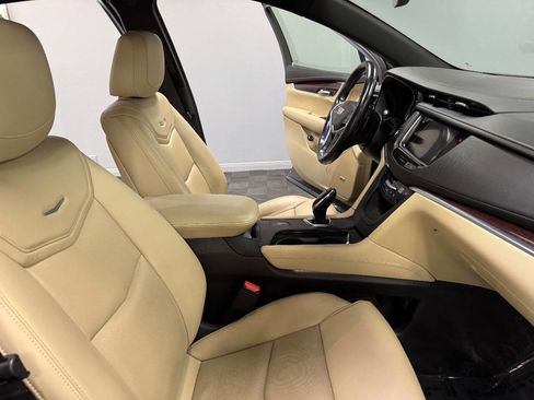 Used 2019 Cadillac XT5 Luxury image 54