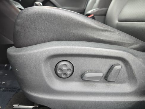 Used 2017 Volkswagen Tiguan Wolfsburg Edition image 28