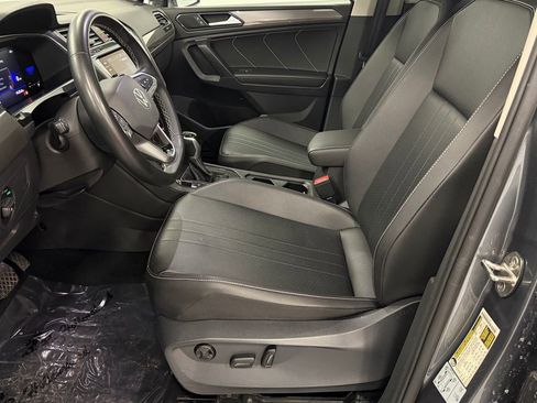Used 2022 Volkswagen Tiguan SE w/ Panoramic Sunroof Package image 13