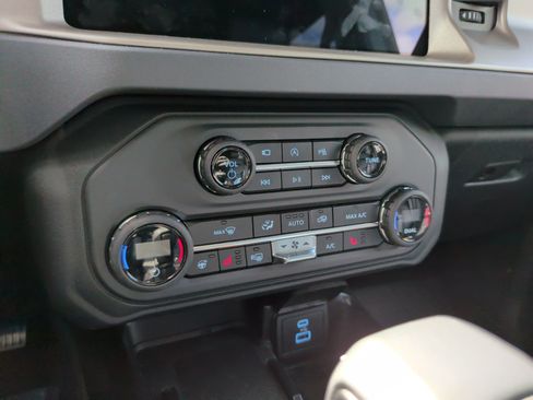 Used 2025 Ford Bronco Outer Banks AWD/4WD image 20