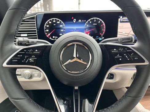 Certified 2025 Mercedes-Benz GLS 450 4MATIC image 21