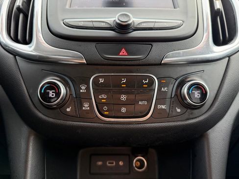 Used 2020 Chevrolet Equinox LT AWD/4WD image 19