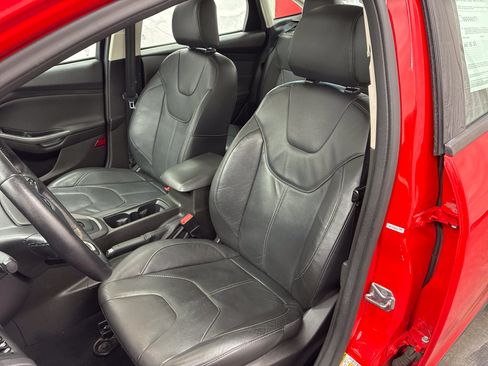 Used 2016 Ford Focus SE w/ Equipment Group 201A FWD image 12