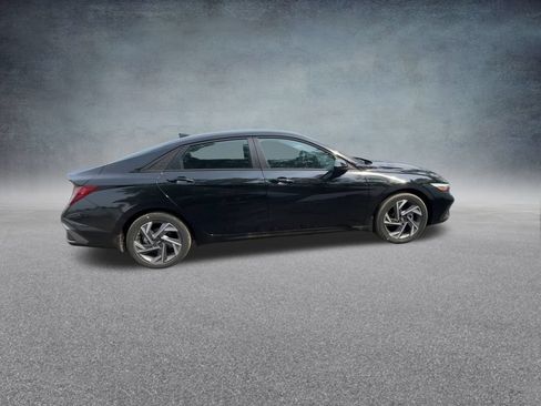 Used 2025 Hyundai Elantra Sport FWD image 26