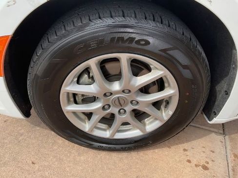 Used 2021 Chrysler Pacifica Touring-L FWD image 22