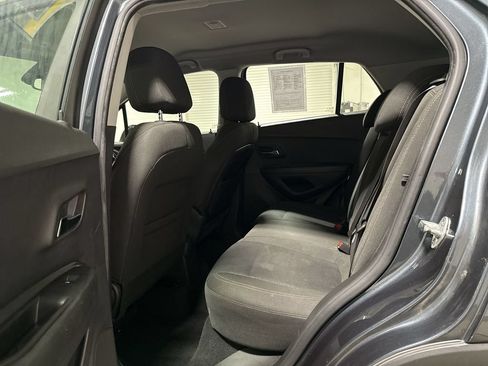 Used 2021 Chevrolet Trax LS FWD image 22