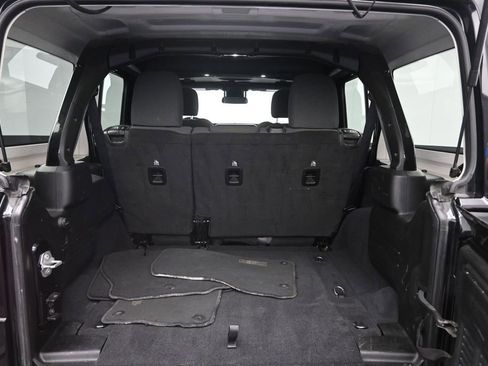Used 2025 Jeep Wrangler Unlimited Sahara AWD/4WD image 26