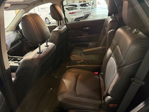 Certified 2025 Nissan Pathfinder SL w/ SL Premium Package FWD image 29