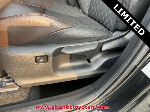 Used 2019 Toyota C-HR Limited image 21