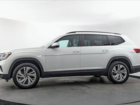 Used 2023 Volkswagen Atlas SE w/ Panoramic Sunroof Package FWD image 3