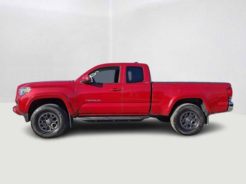 Certified 2017 Toyota Tacoma SR5 image 10