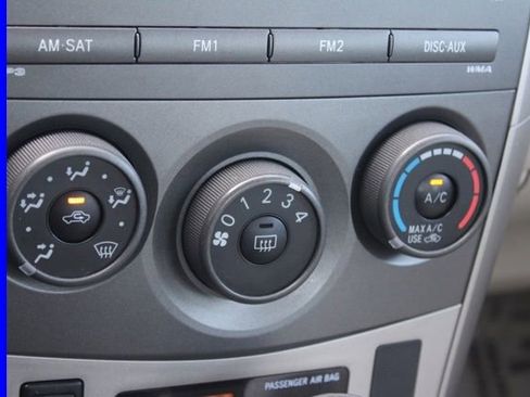 Used 2011 Toyota Corolla LE image 30