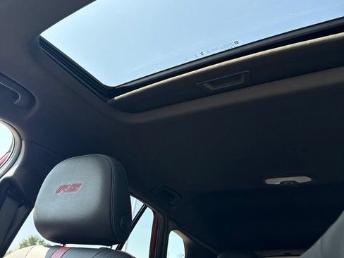 Used 2025 Chevrolet Trax RS w/ Sunroof Package FWD image 32