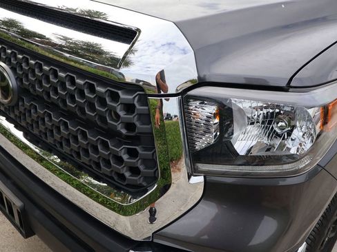 Used 2021 Toyota Tundra SR5 w/ SR5 Upgrade Package AWD/4WD image 3