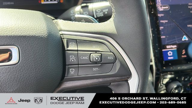 Used 2023 Jeep Grand Cherokee L Limited AWD/4WD image 14