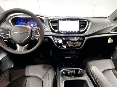 New 2026 Chrysler Pacifica Select image 6