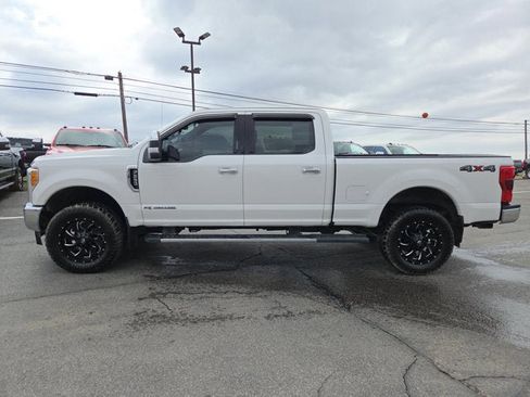 Used 2019 Ford F250 Lariat w/ Chrome Package image 3