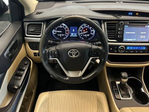 Used 2016 Toyota Highlander Plus FWD image 14