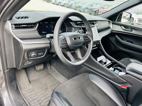 Used 2023 Jeep Grand Cherokee Altitude image 14