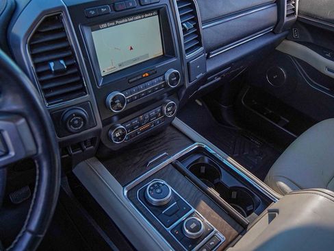 Used 2019 Ford Expedition Max Platinum image 18