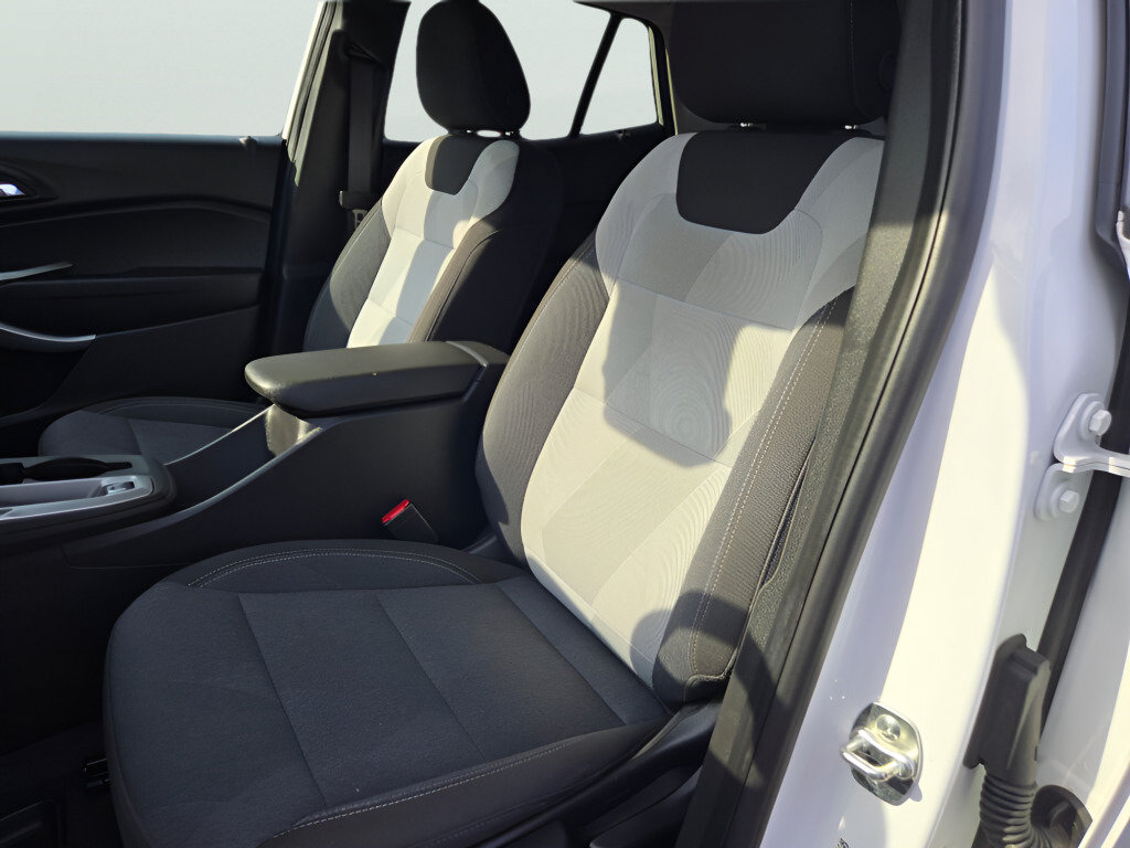 Certified 2024 Chevrolet Trax LS FWD image 26
