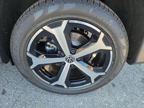 New 2026 Volkswagen Tiguan SE image 23