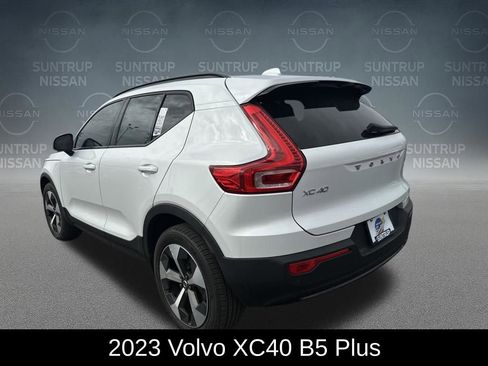 Used 2023 Volvo XC40 B5 Plus w/ Protection Package Premier image 3