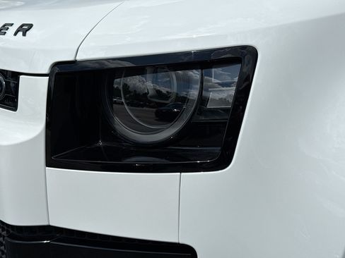 New 2026 Land Rover Defender 110 X-Dynamic SE AWD/4WD image 9