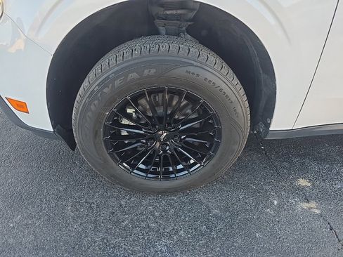 Used 2022 Ford Maverick XL image 4