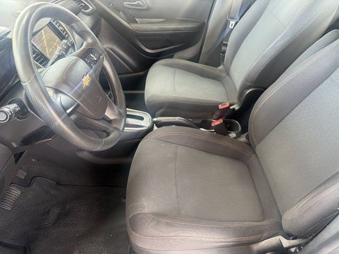 Used 2019 Chevrolet Trax LS w/ LPO, Cargo Package FWD image 16
