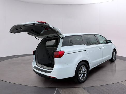 Used 2019 Kia Sedona LX image 9