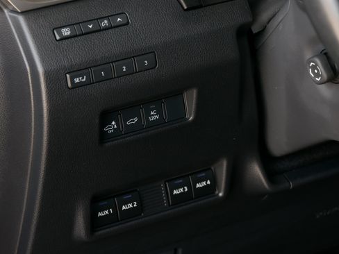 Used 2025 Lexus GX 550 AWD/4WD image 29