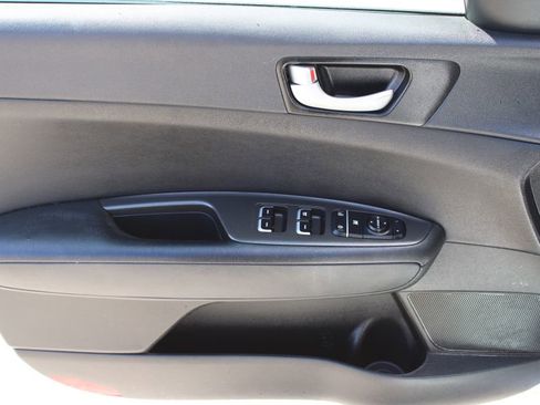 Used 2018 Kia Optima S w/ 18" Alloy Wheels Package image 30