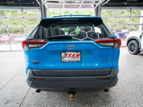 Used 2019 Toyota RAV4 XLE FWD image 3