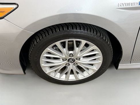 Used 2020 Toyota Camry XLE image 30