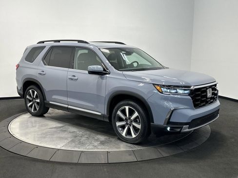Certified 2025 Honda Pilot Touring image 2