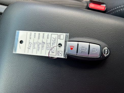 Used 2025 Nissan Frontier SV AWD/4WD image 35