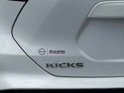 Certified 2022 Nissan Kicks SR FWD image 5