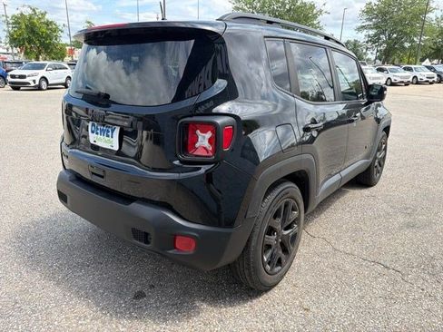 Used 2018 Jeep Renegade Altitude FWD image 5