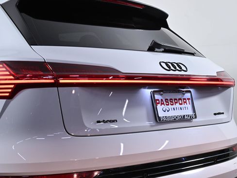 Used 2022 Audi e-tron Chronos image 6