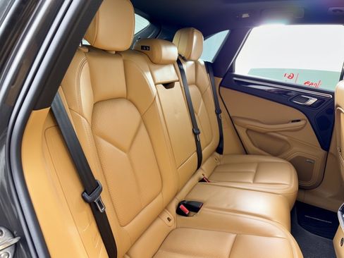Used 2018 Porsche Macan AWD/4WD image 29
