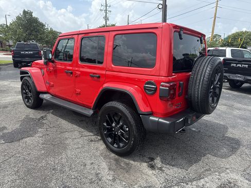 Used 2025 Jeep Wrangler Unlimited Sahara AWD/4WD image 12