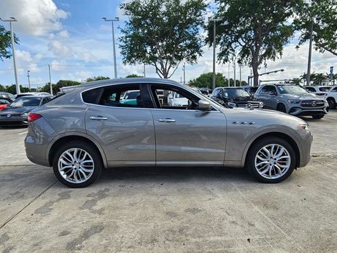 Used 2019 Maserati Levante GranLusso image 4