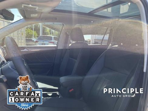 Used 2023 Volkswagen Tiguan SE w/ Panoramic Sunroof Package FWD image 15