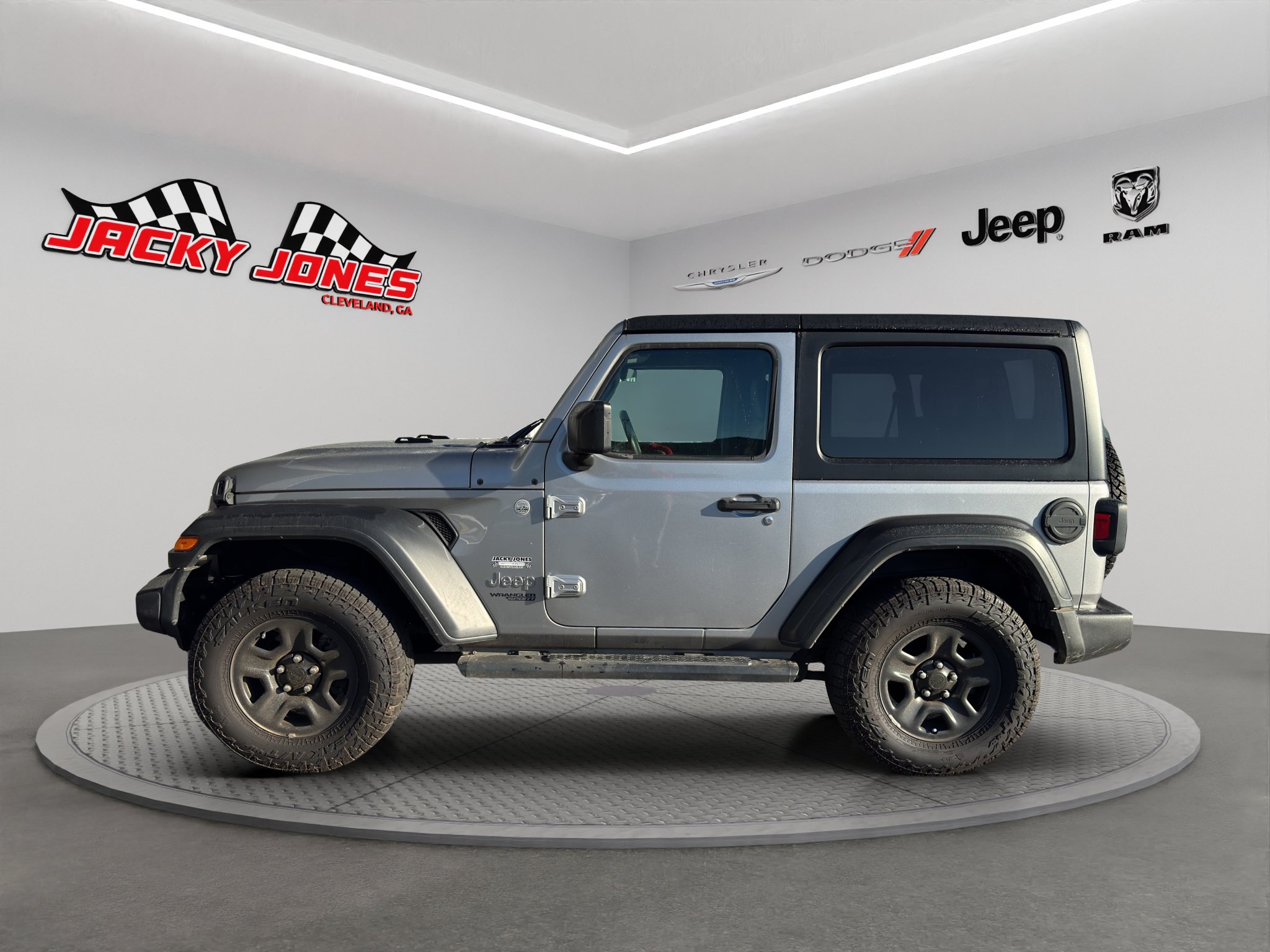 Used 2019 Jeep Wrangler Sport AWD/4WD image 2