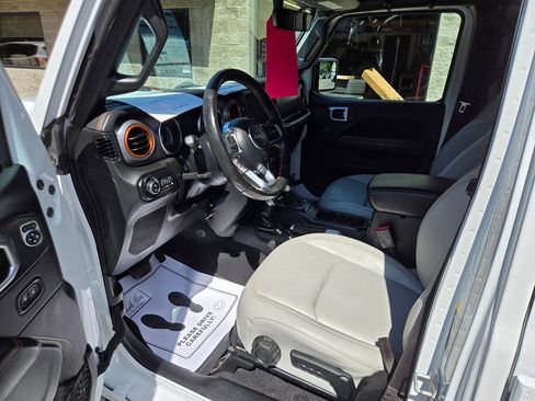 Used 2022 Jeep Gladiator Mojave w/ LED Lighting Group AWD/4WD image 9