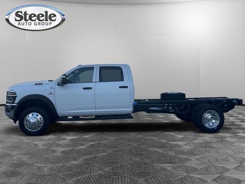 New 2026 RAM 4500 4x4 Crew Cab DRW image 2